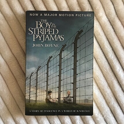 İngilizce Kitap Çizgili Pijamalı Çocuk