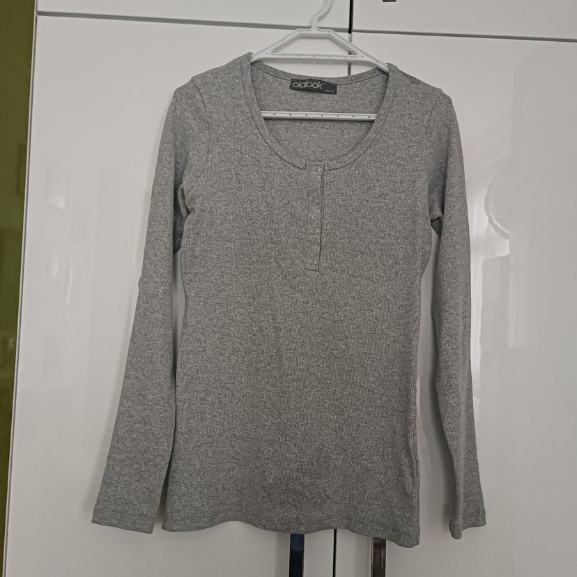 Gri Uzun Kollu Düğmeli Kadın Kazak - Görsel 3