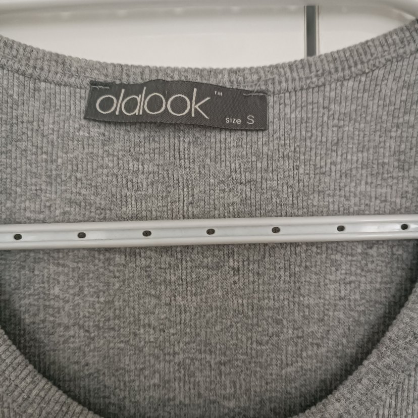 Gri Uzun Kollu Düğmeli Kadın Kazak - Görsel 4