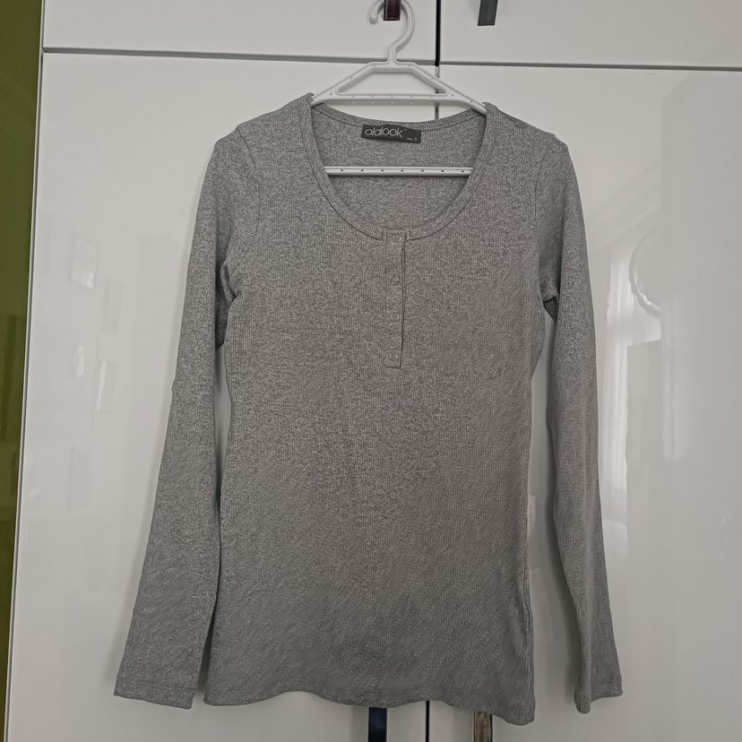 Gri Uzun Kollu Düğmeli Kadın Kazak - Görsel 2