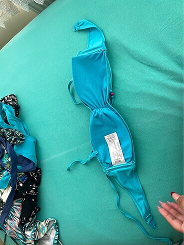 l Beden turkuaz Renk Bikini üstü hiç kullanılmadı
