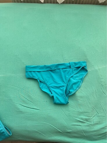 Orta bel bikini altı