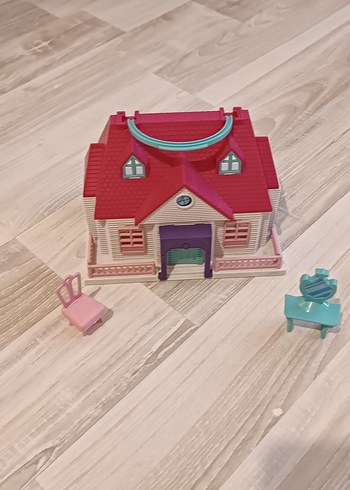 Pastel Pembe Oyuncak Ev ve Mobilyalar