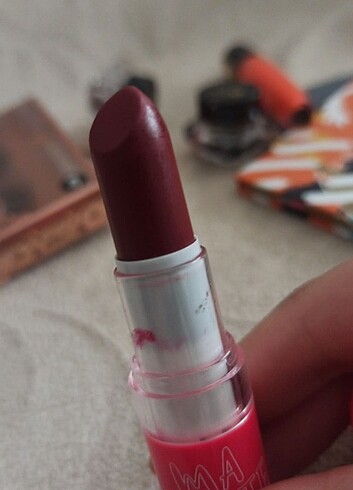 Avon Avon color trend bordo ruj