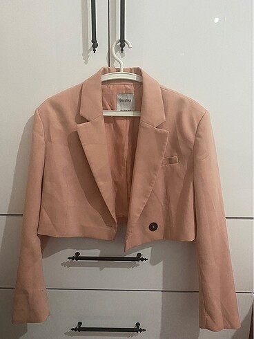 bershka pudra rengi crop blazer