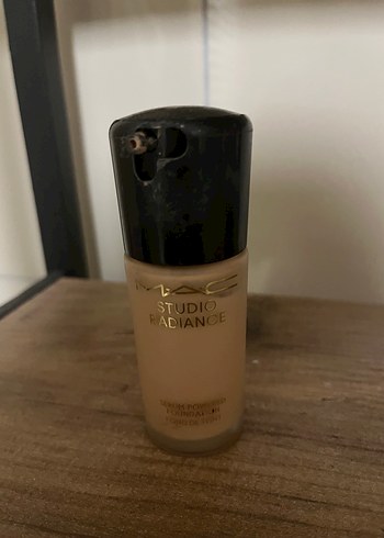 MAC Studio Radiance Koyu Bej Fondöten - Görsel 4