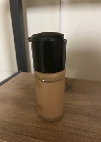 MAC Studio Radiance Koyu Bej Fondöten - Görsel 2