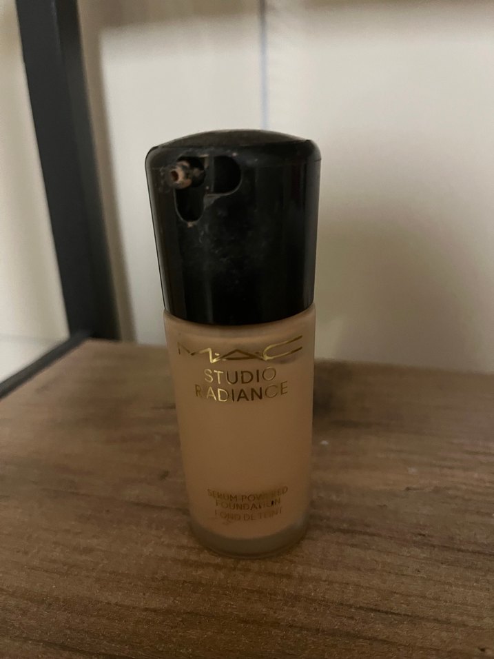 MAC Studio Radiance Koyu Bej Fondöten - Görsel 4