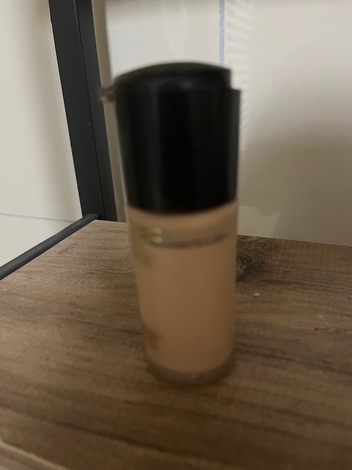 MAC Studio Radiance Koyu Bej Fondöten - Görsel 3