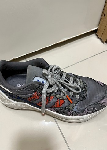 Gri Desenli Adidas Kadın Spor Ayakkabı - Görsel 2