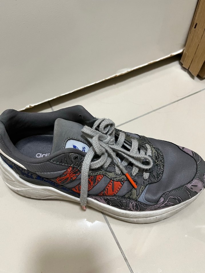 Gri Desenli Adidas Kadın Spor Ayakkabı - Görsel 2