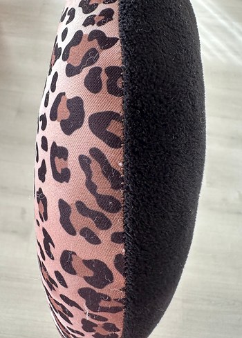 Çift Taraflı Leopar Desenli Boyun Yastığı - Görsel 4