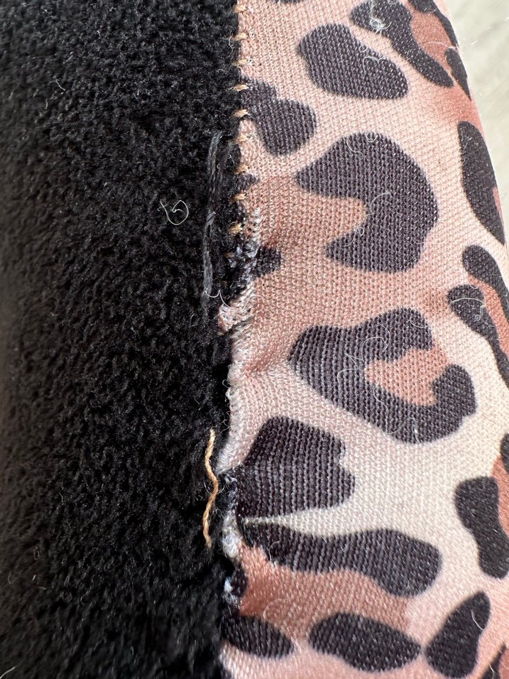 Çift Taraflı Leopar Desenli Boyun Yastığı - Görsel 5