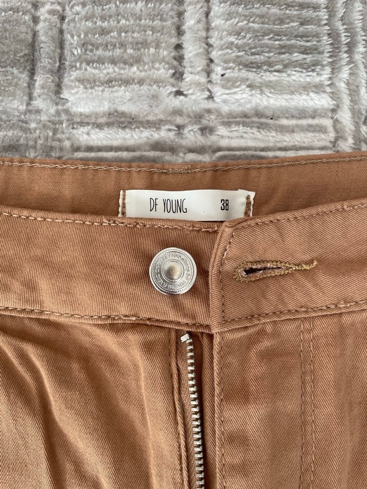 Kadın Kahverengi Kemerli Yüksek Bel Mini Şort - Görsel 2