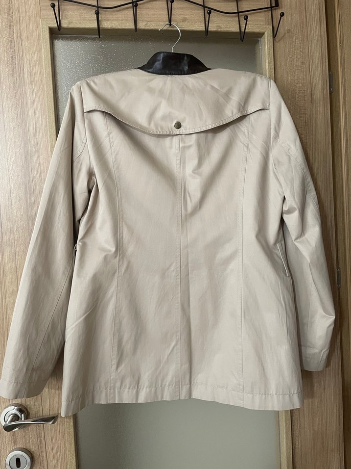 Bej Düğmeli Kadın Ceket - Görsel 3