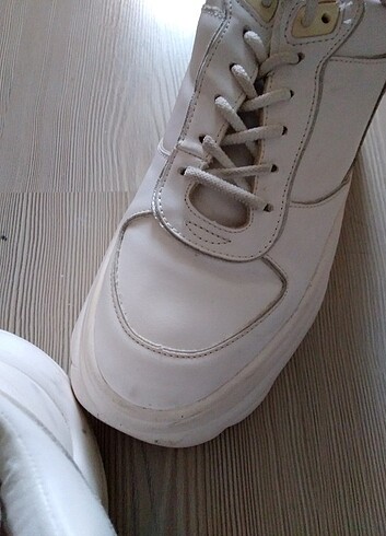 40 Beden beyaz Renk Bershka spor ayakkabı 