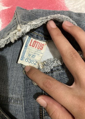 Gri Düğmeli Kadın Mini Denim Şort - Görsel 3