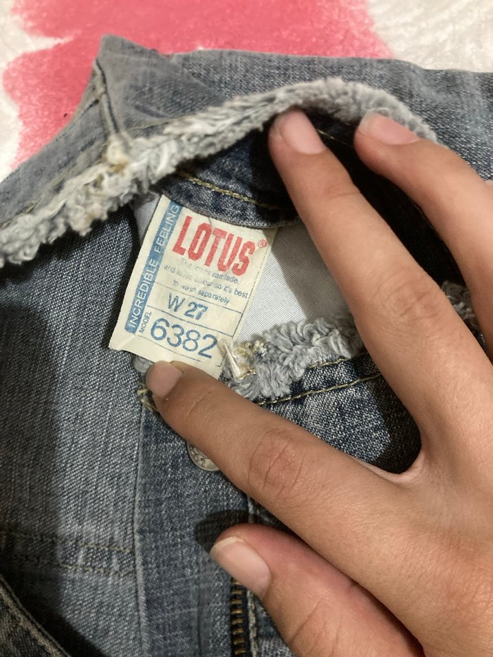 Gri Düğmeli Kadın Mini Denim Şort - Görsel 3