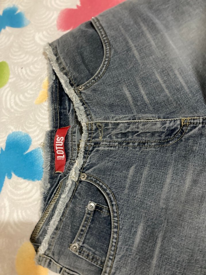Gri Düğmeli Kadın Mini Denim Şort - Görsel 2
