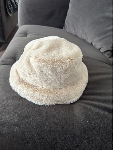 Peluş şapka
