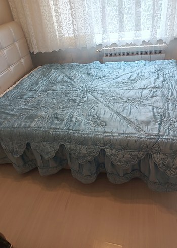 İşlemeli Parlak Mavi Yatak Örtüsü - Görsel 8