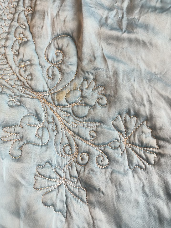 İşlemeli Parlak Mavi Yatak Örtüsü - Görsel 5