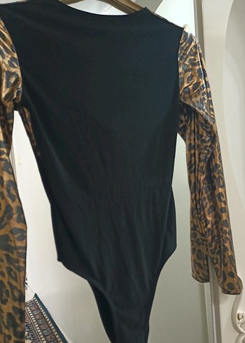 36 Beden Leopar Desenli V Yaka Drapeli Bluz