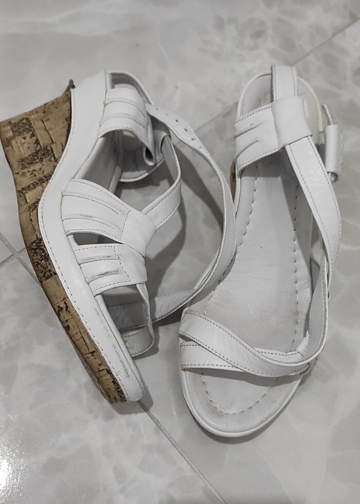 Beyaz Dolgu Topuk 37 Numara - Görsel 3