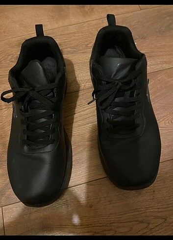 43 skechers