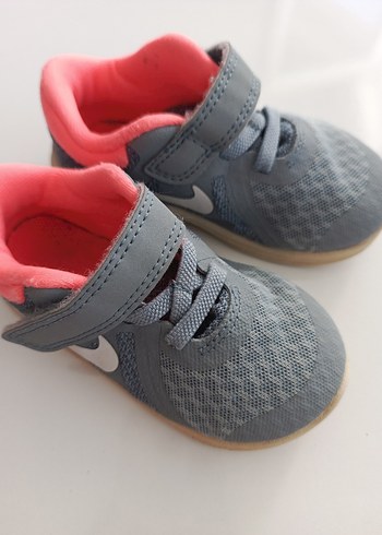 Nike kız Çocuk Gri Cırt Cırtlı Spor Ayakkabı