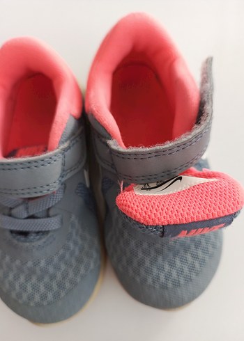 22 Beden gri Renk Nike kız Çocuk Gri Cırt Cırtlı Spor Ayakkabı