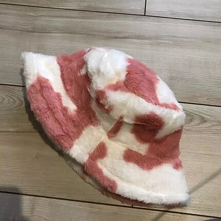 Bershka Peluş şapka