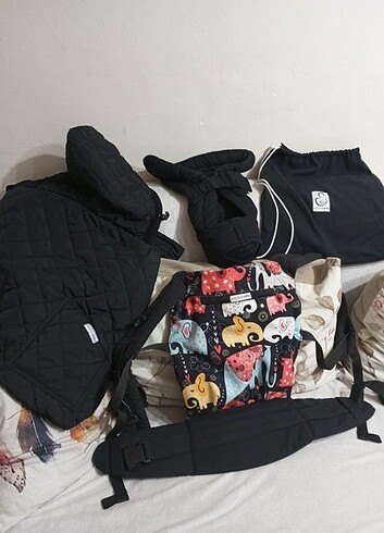 Yeni doğan aparatlı kanguru