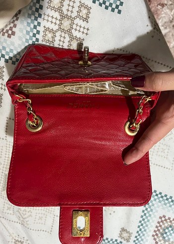 Zincir Detaylı Kırmızı Deri Çanta - Görsel 2