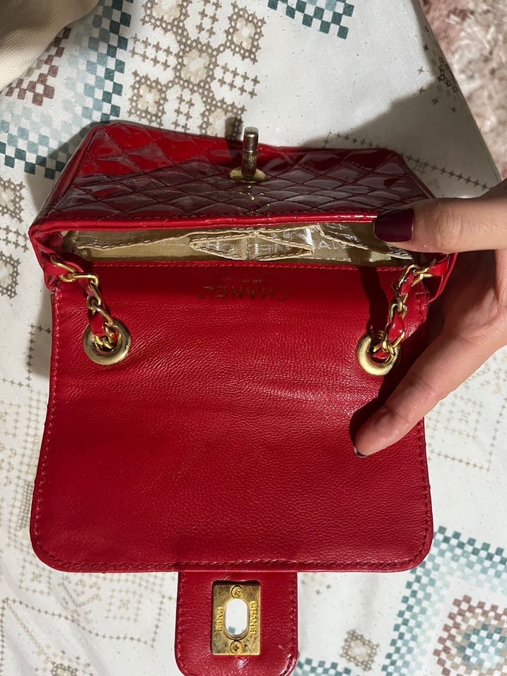 Zincir Detaylı Kırmızı Deri Çanta - Görsel 2