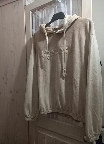 Krem rengi kapüşonlu kadife sweattshirt fullamoda