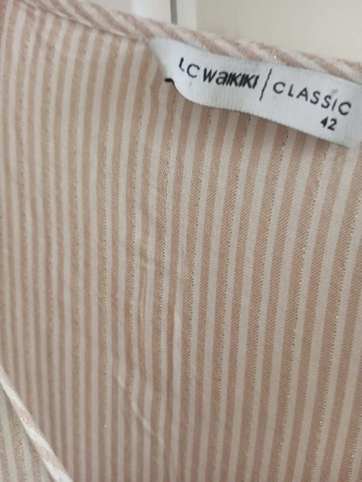 Bej V Yaka Uzun Kollu Kadın Keten Gömlek - Görsel 2