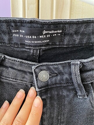 Stradivarius Siyah mom jean.