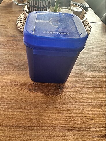 Tupperware kare kavanoz