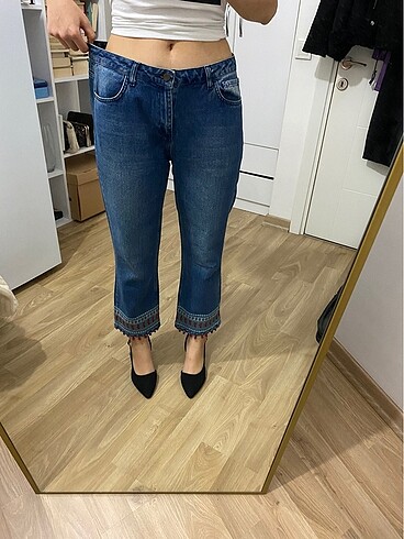 Koton Fahriye Evcen Koleksiyonu İşlemeli Kot Pantolon