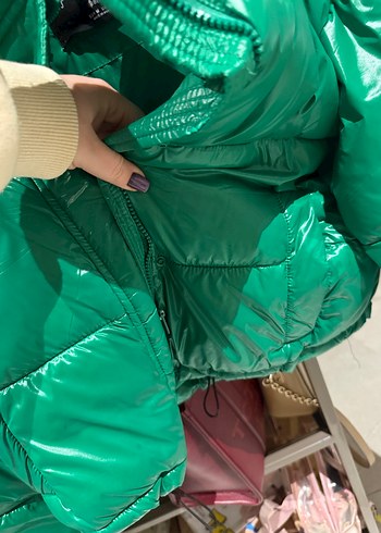 Yeşil Parlak Kadın Kışlık Mont - Görsel 5