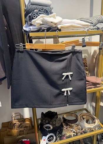 Gri Mini Etek Fiyonklu Detaylı - Görsel 2