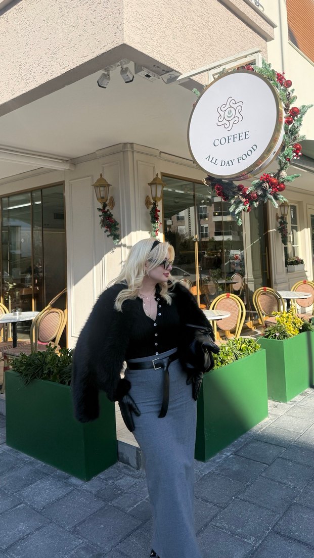 Gri Deri Midi Etek ve Siyah Kürk Detaylı Ceket - Görsel 3