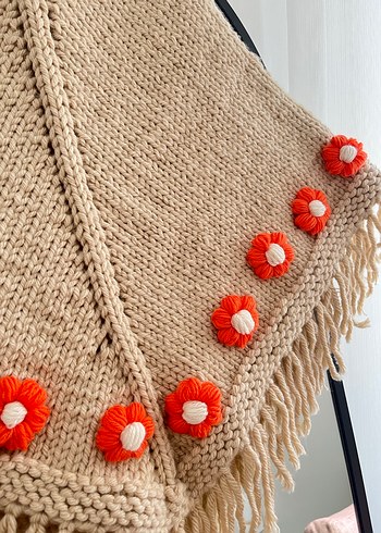 Kız Çocuk Bej Nakışlı Örgü Panço - Görsel 2