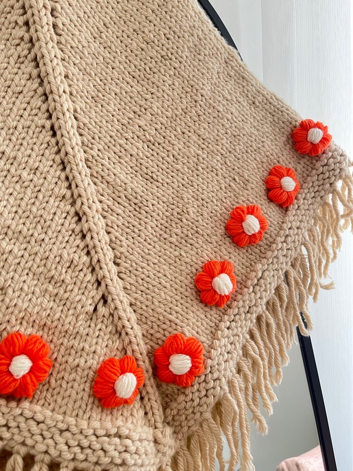 Kız Çocuk Bej Nakışlı Örgü Panço - Görsel 2