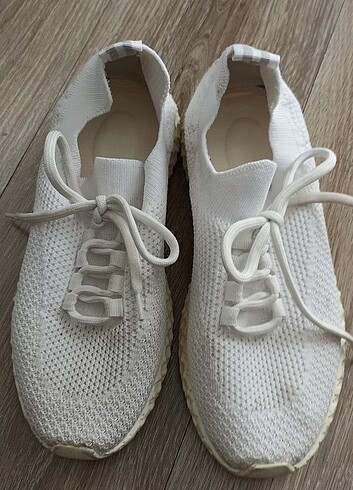 Triko beyaz ayakkabi