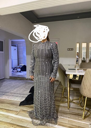 Uzun Kollu Gri Boncuk İşlemeli Elbisesidir 42 beden - Görsel 3