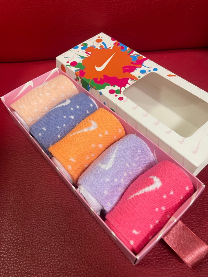 Nike 5 çift kutu içinde kadın çorap - Görsel 2