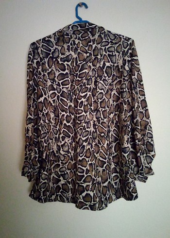 Düğmeli Yılan Desenli Kadın Gömlek - Görsel 4