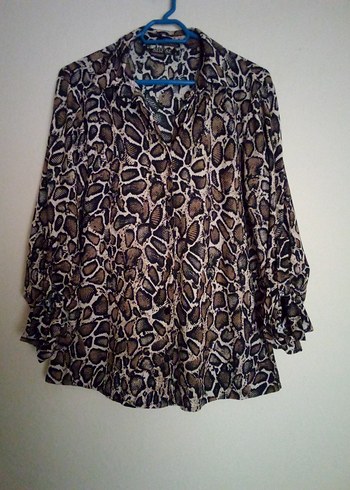 Düğmeli Yılan Desenli Kadın Gömlek - Görsel 2